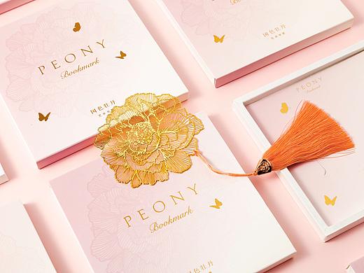 手心里牡丹花金属精美书签