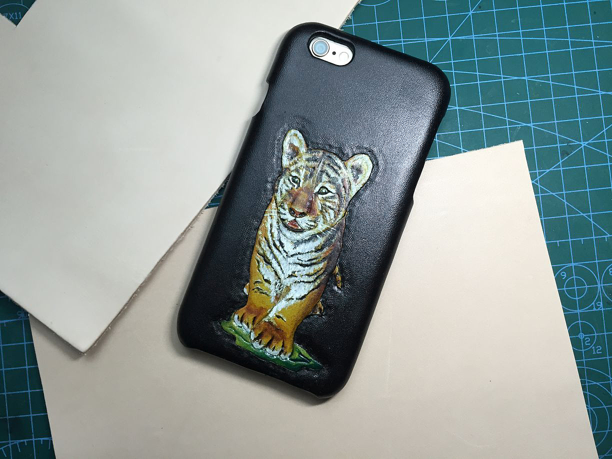 小小虎纯手工手机壳 皮雕（图ZOTQ2NTQ1NjQ=） - 工艺品设计 - 站酷设计师忠于无极原创素材 - 站酷ZCOOL