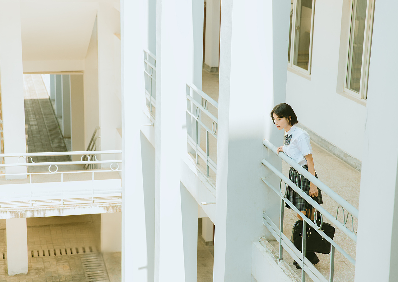 等你下课（图ZMTE5Mjk1MjQ0） - 人像摄影 - 站酷设计师爬小宝原创素材 - 站酷ZCOOL