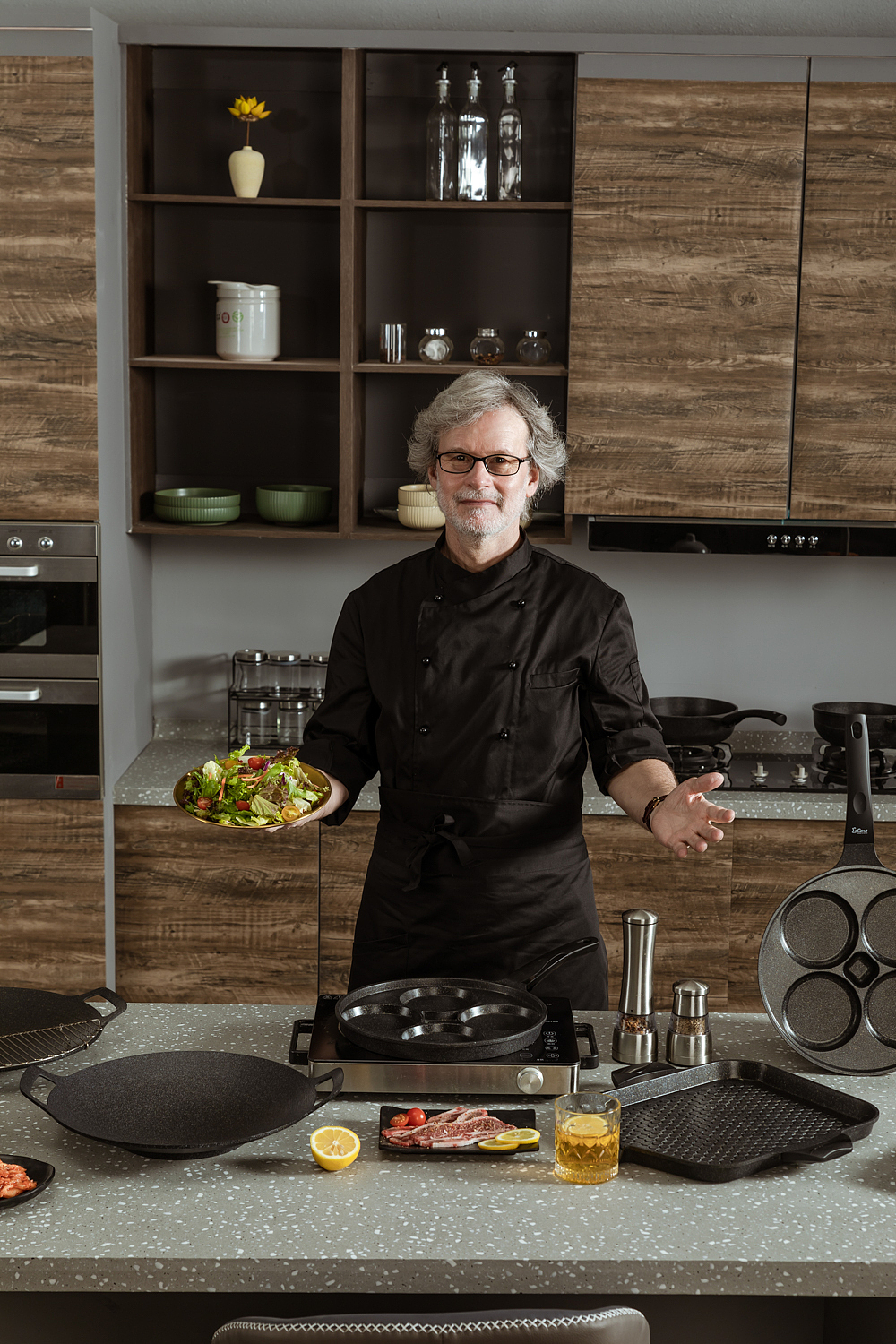 老外模锅具厨具厨师烹饪展示（图ZMjkxOTMzNjMy） - 产品摄影 - 站酷设计师芷君视觉原创素材 - 站酷ZCOOL