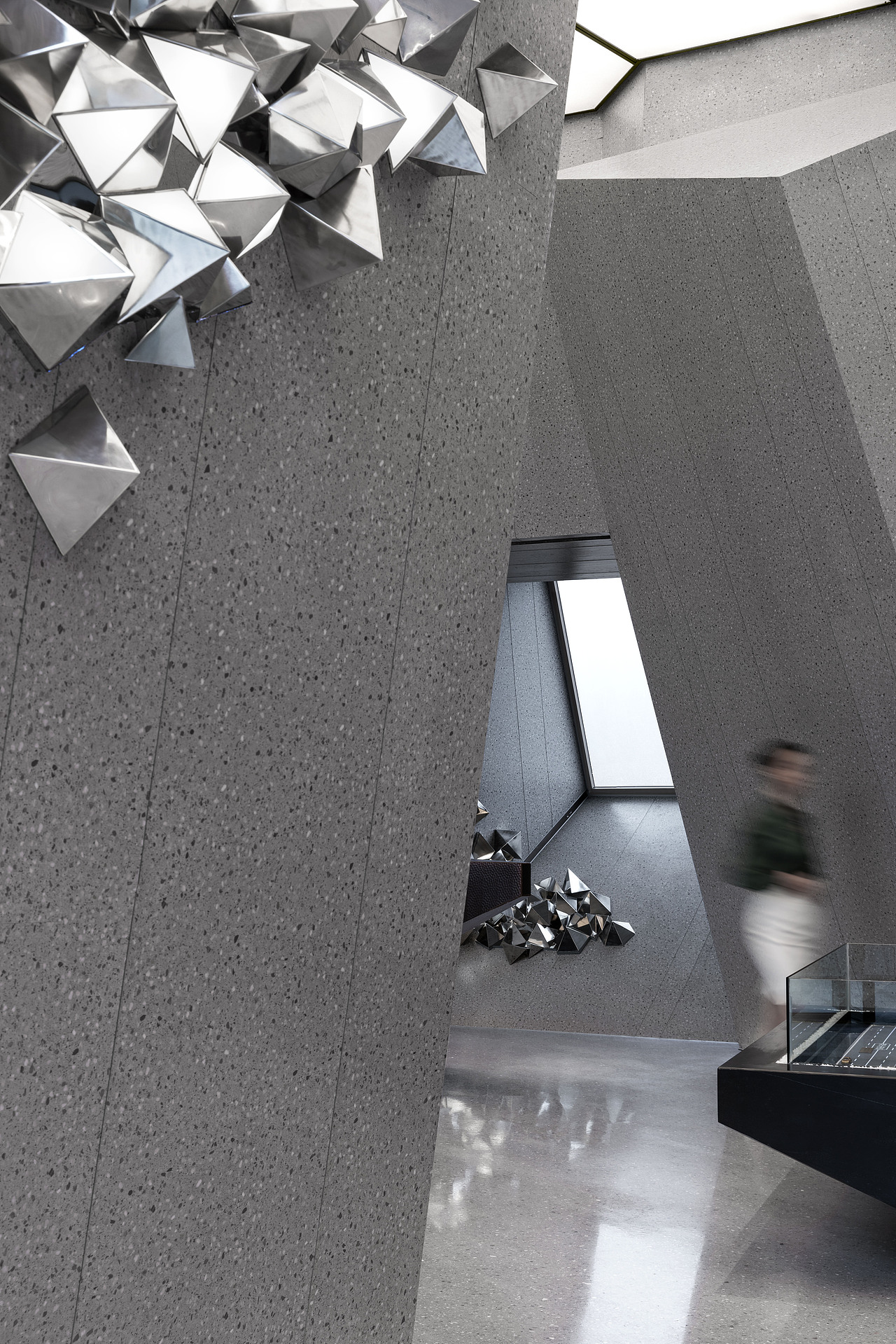 钻石切割般的售楼空间，极简纯粹，张力十足！（图ZMjQwMTI3Njg0） - 商业空间设计 - 站酷设计师道胜设计原创素材 - 站酷ZCOOL