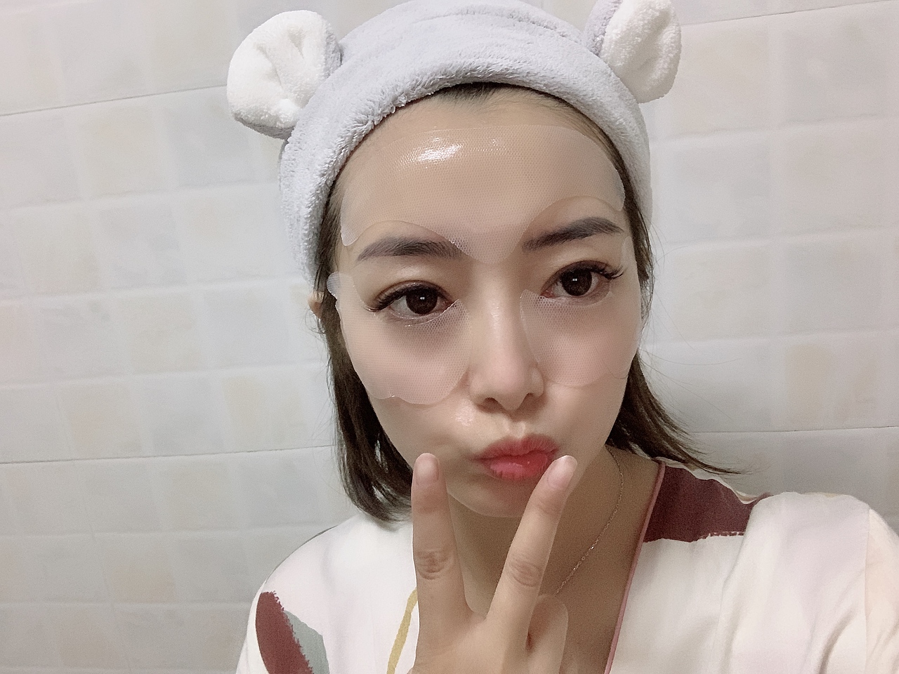 一颗向上的心|不该有下坠的皱纹|去皱贴实拍后期修图（图ZMTUzMTk4MzA4） - 品牌 - 站酷设计师墨小先生原创素材 - 站酷ZCOOL