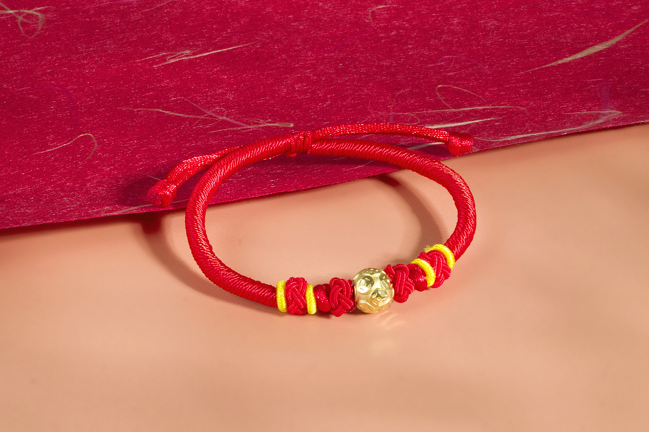 红绳铜钱转运珠场景图摄影【5图】（图ZMjQ2MDg3MDY4） - 产品摄影 - 站酷设计师聂小钰原创素材 - 站酷ZCOOL