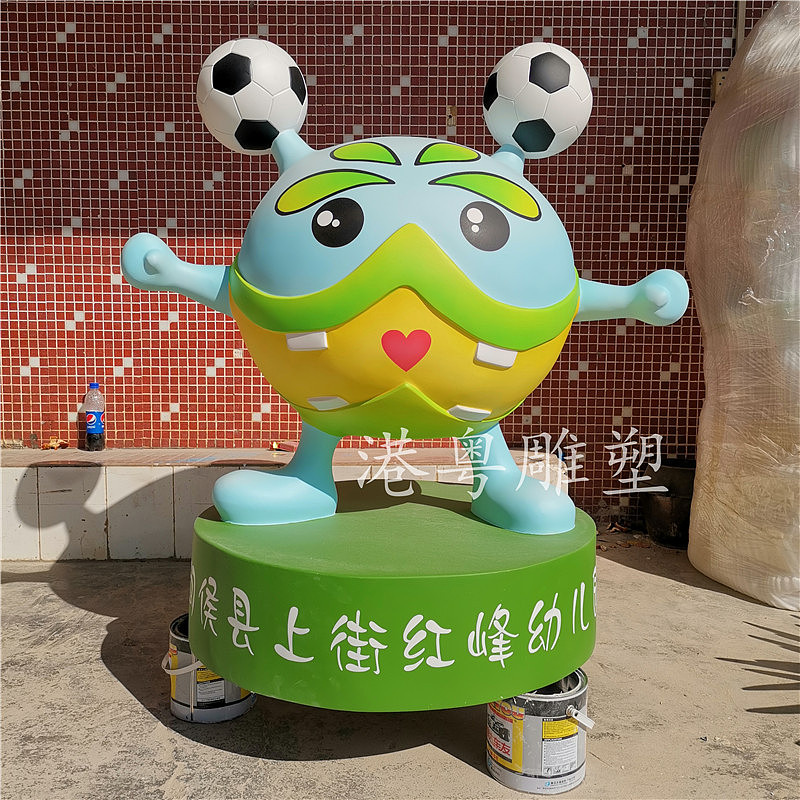 定制幼儿园开业玻璃钢足球运动主题雕塑树脂校园摆件