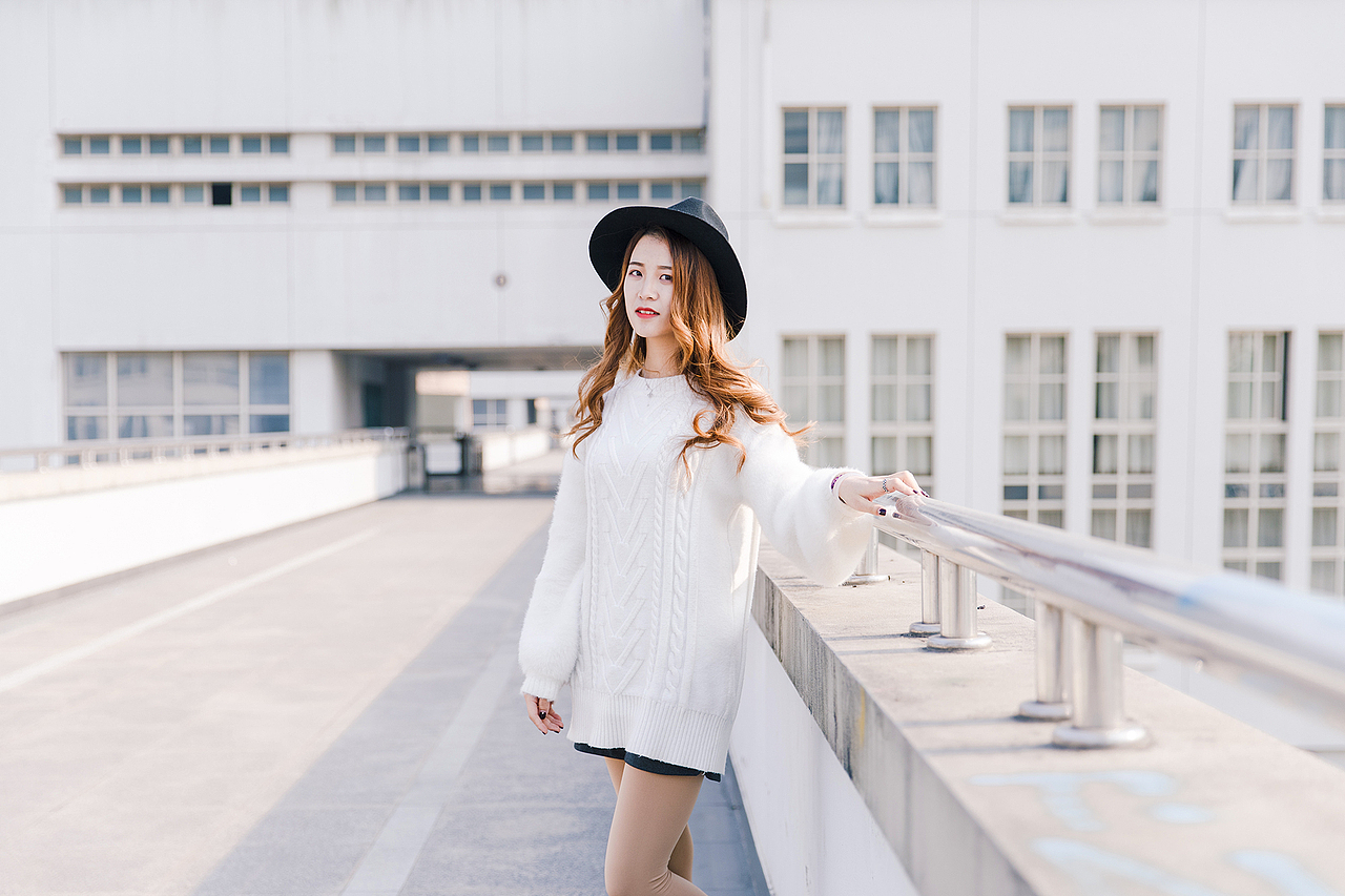 上海大学人像摄影/日系美女天台楼顶白色毛衣