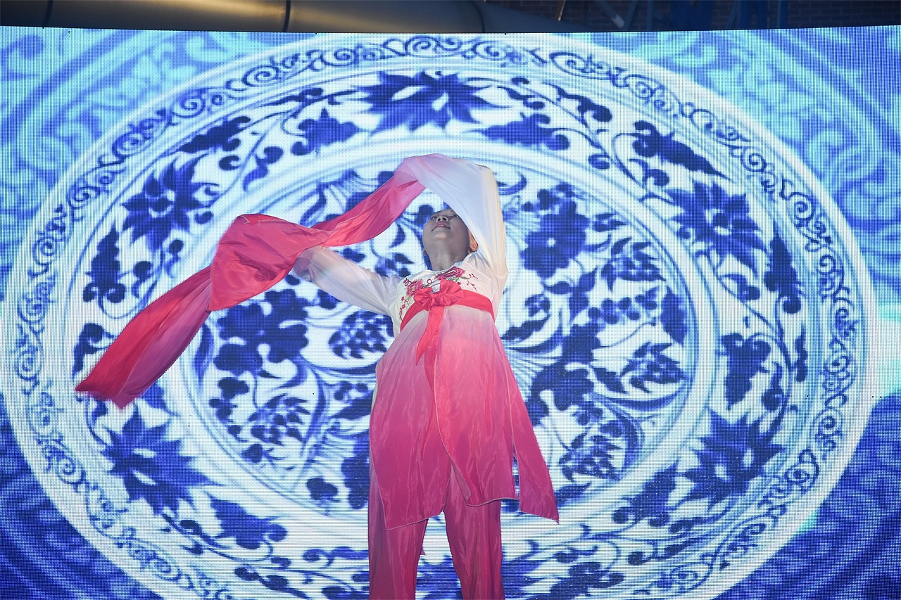 艺海幼儿园副班老师舞蹈青花赋欣赏