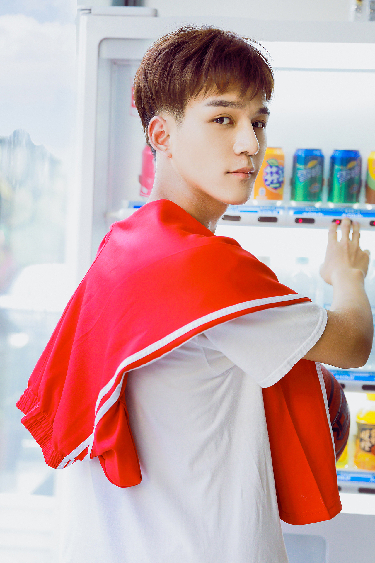 「阳光下的你」