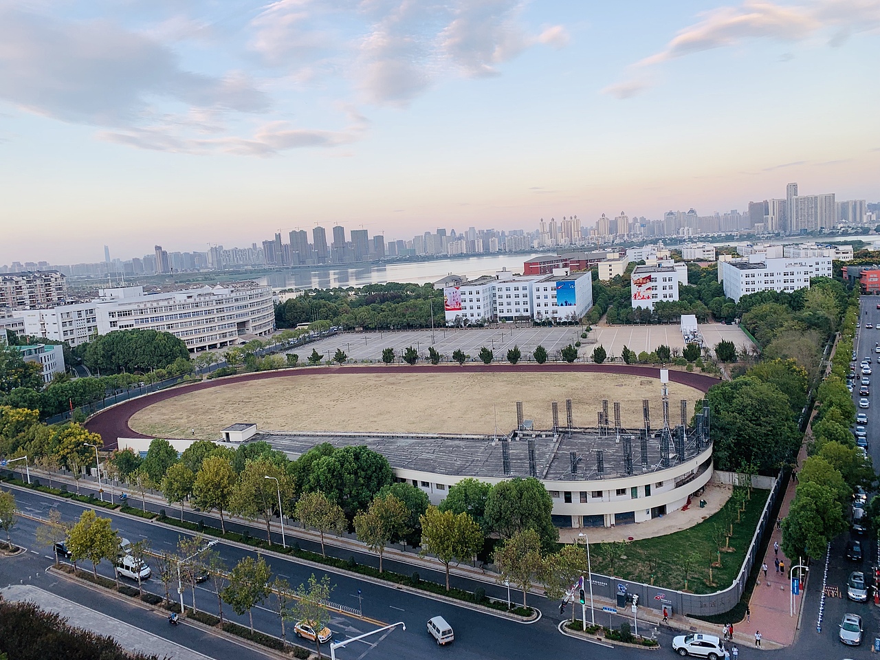 放假的操场（图ZMjEzMjE0MDE2） - 风光摄影 - 站酷设计师水蜜桃食人魔原创素材 - 站酷ZCOOL