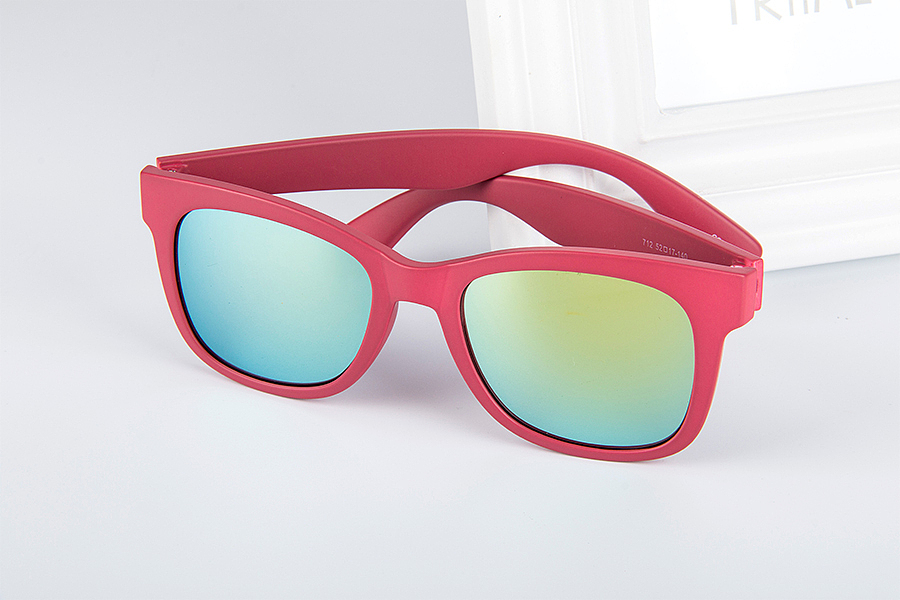 墨镜平拍（图ZMzk0MzAzNjQ=） - 产品摄影 - 站酷设计师arui961原创素材 - 站酷ZCOOL