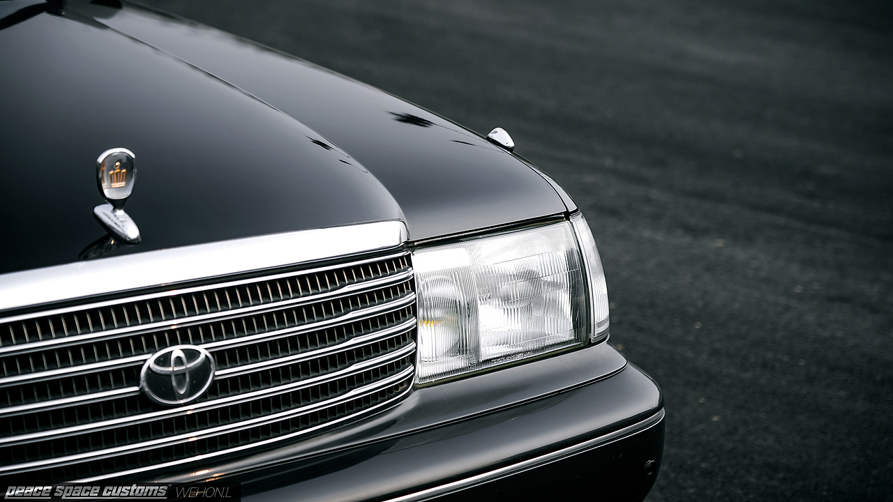 汽车摄影丰田皇冠133