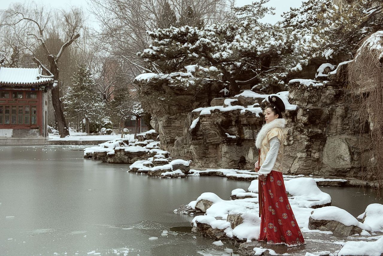 龙年初雪（图ZMzYyMzI4MzY4） - 人像摄影 - 站酷设计师摄影爱好者江枫原创素材 - 站酷ZCOOL