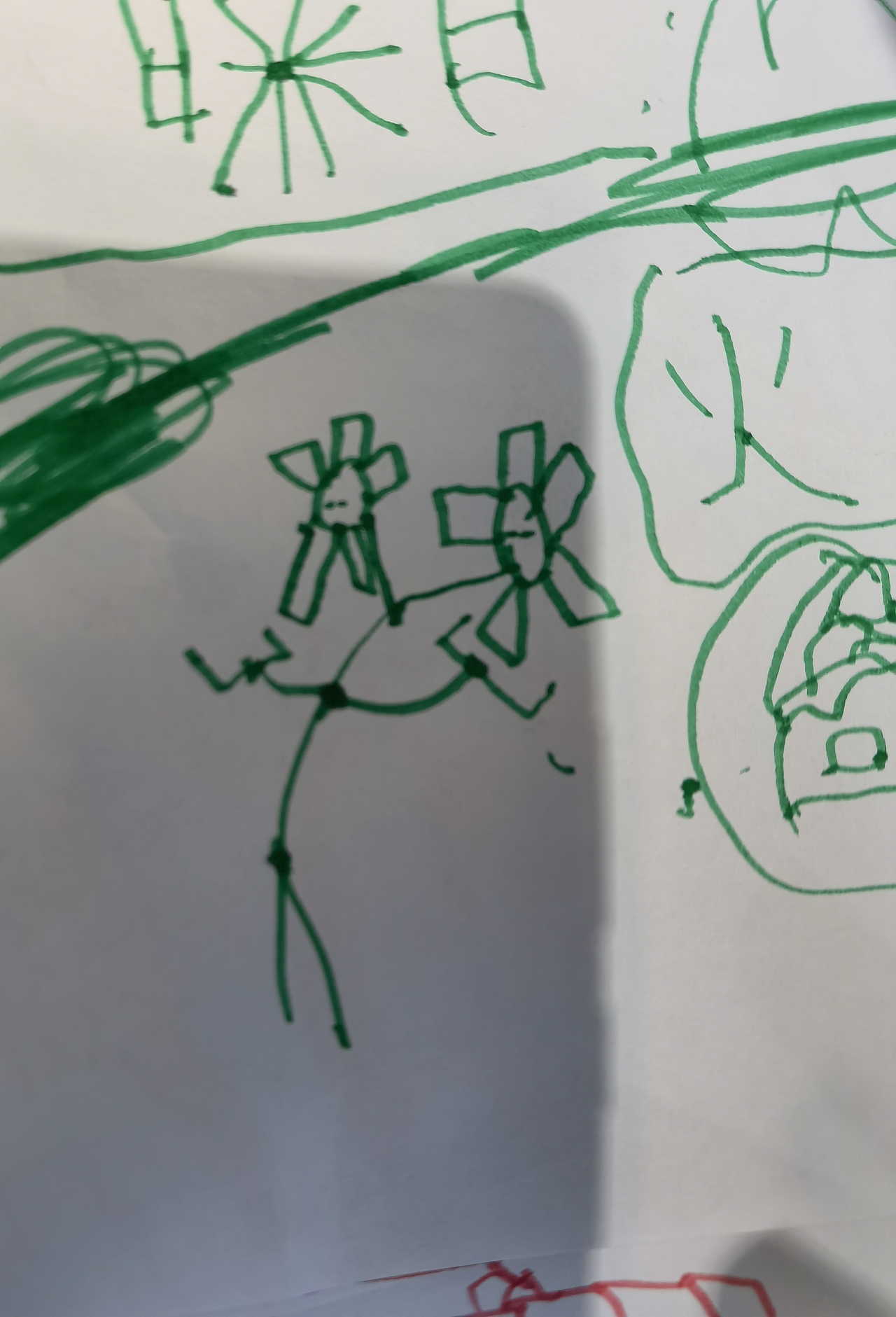 他的身体是岩石的,头部是两朵花,它有两个带有超能力的手,传说他有让其他神奇宝贝超进化的可能,人们通过摸他的头想让自己的神奇宝贝超进化,可实验以后发现这是不可能的