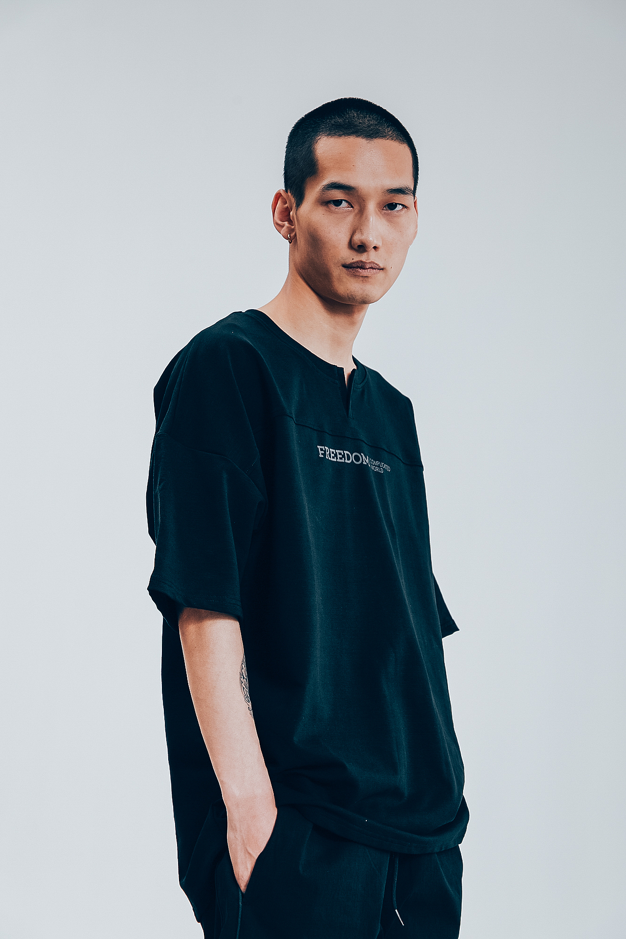 STRETAG黑色夏季短袖百搭新款男女同款T恤