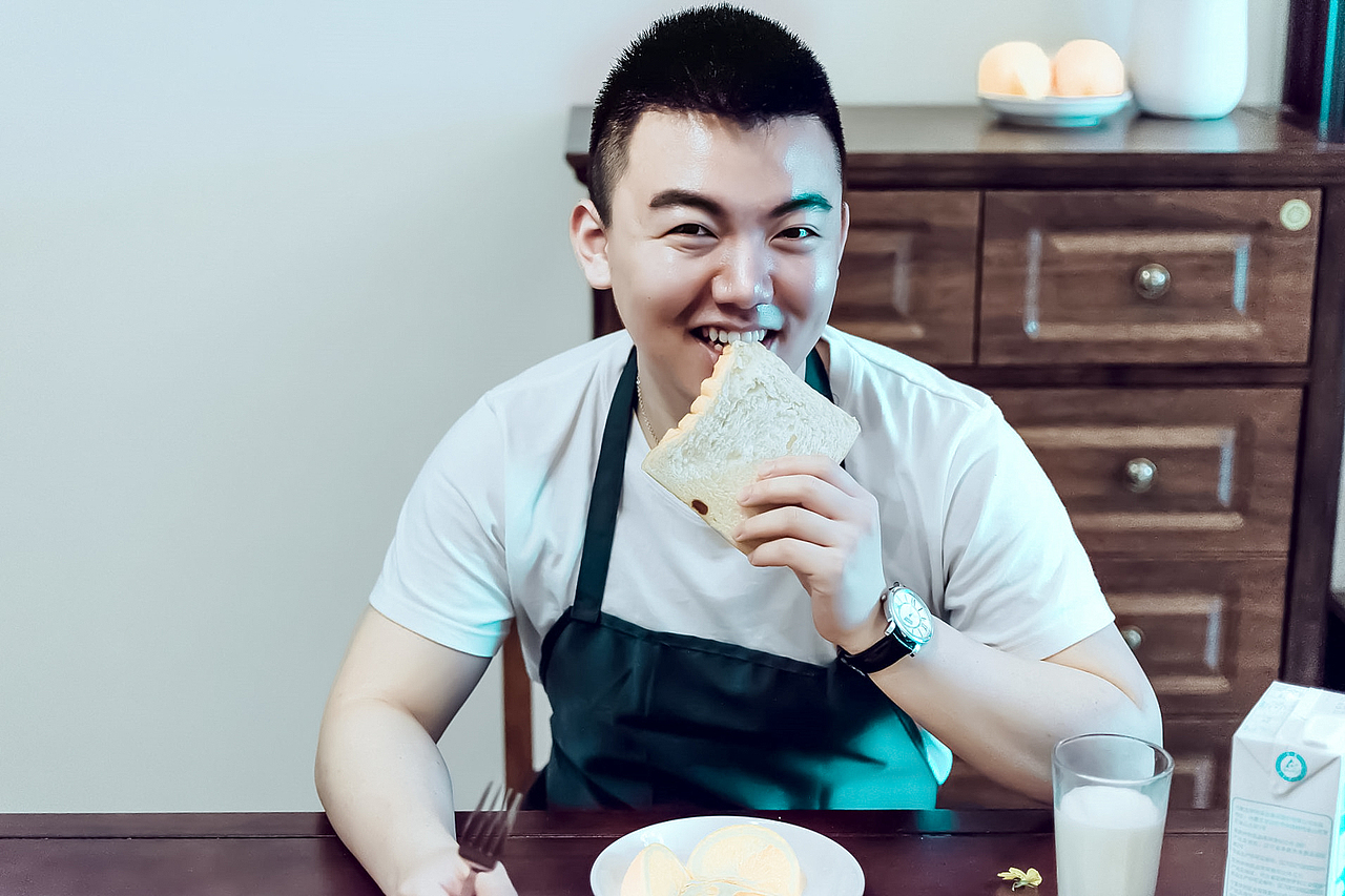 有点微胖的模特