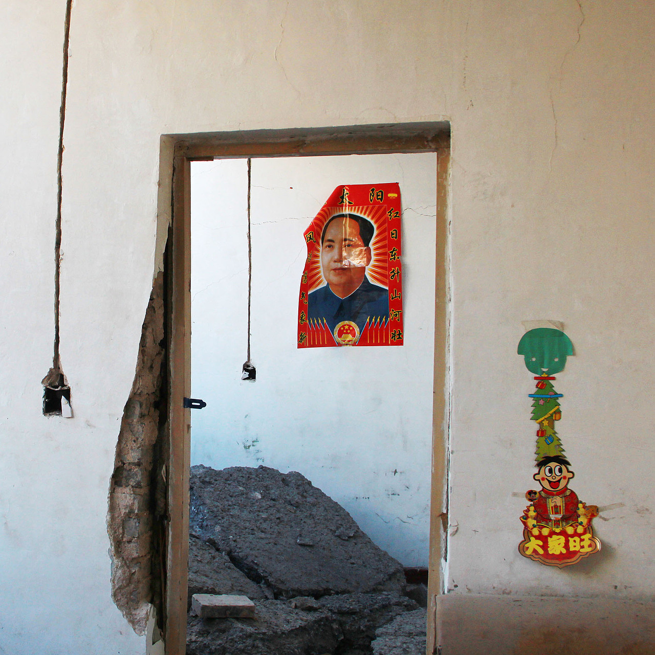 拆迁屋里的画（图ZMjAwOTk3MDA=） - 人文/纪实摄影 - 站酷设计师DDR登瑞原创素材 - 站酷ZCOOL