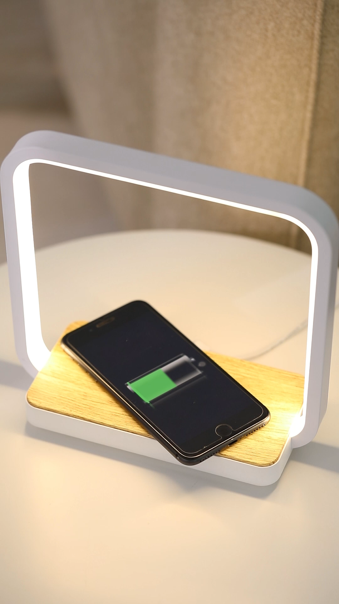 高颜值小台灯广告 【三维+实拍】（图ZMTYzOTMwMzY0） - Motion Graphic - 站酷设计师木瓜米原创素材 - 站酷ZCOOL