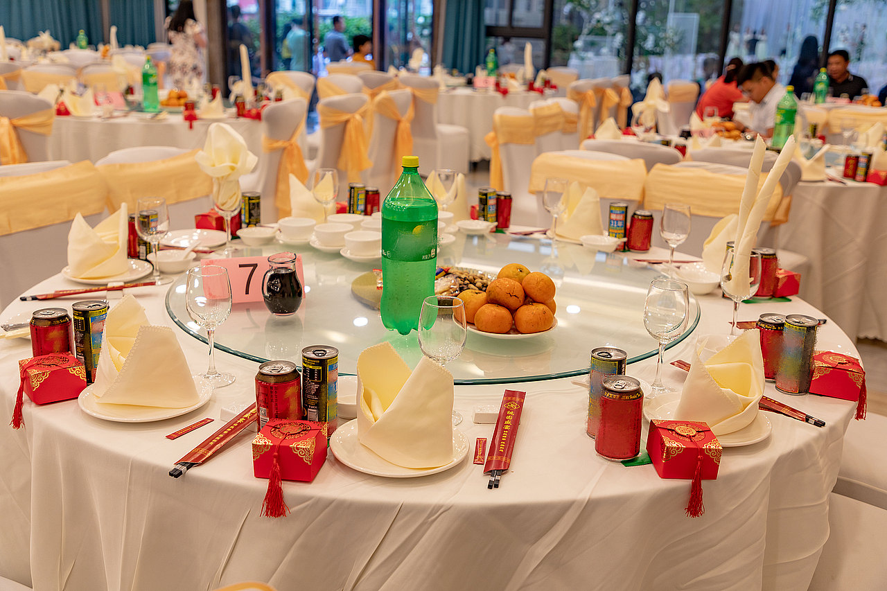 果盘碟子盘子喜糖茶壶迎宾台喜字贴名册红酒酒杯