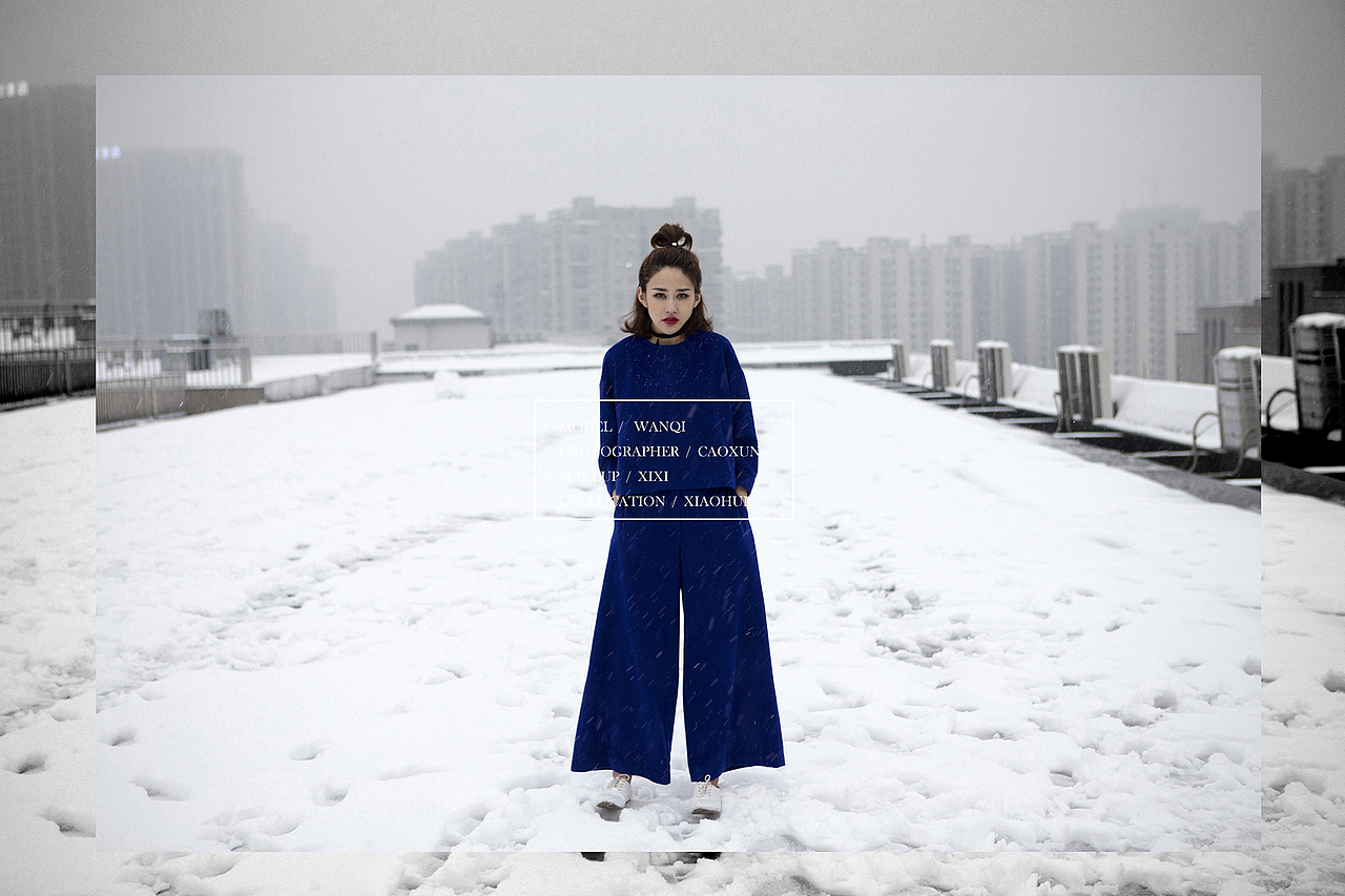 手插口袋是因为冷