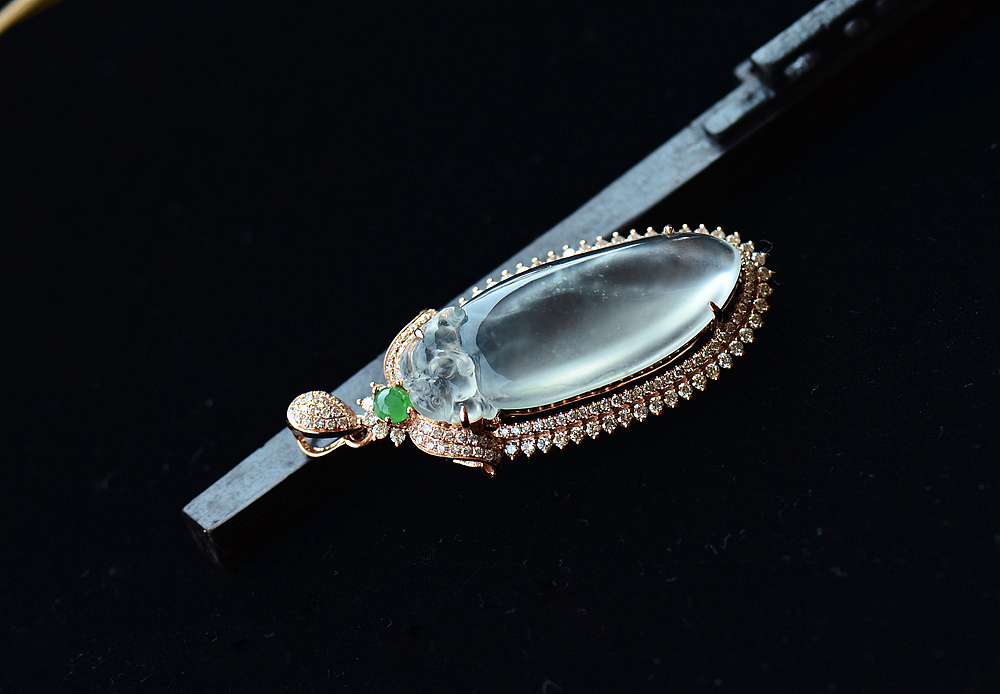 自然光下的翡翠才是真实的翡翠-精品篇