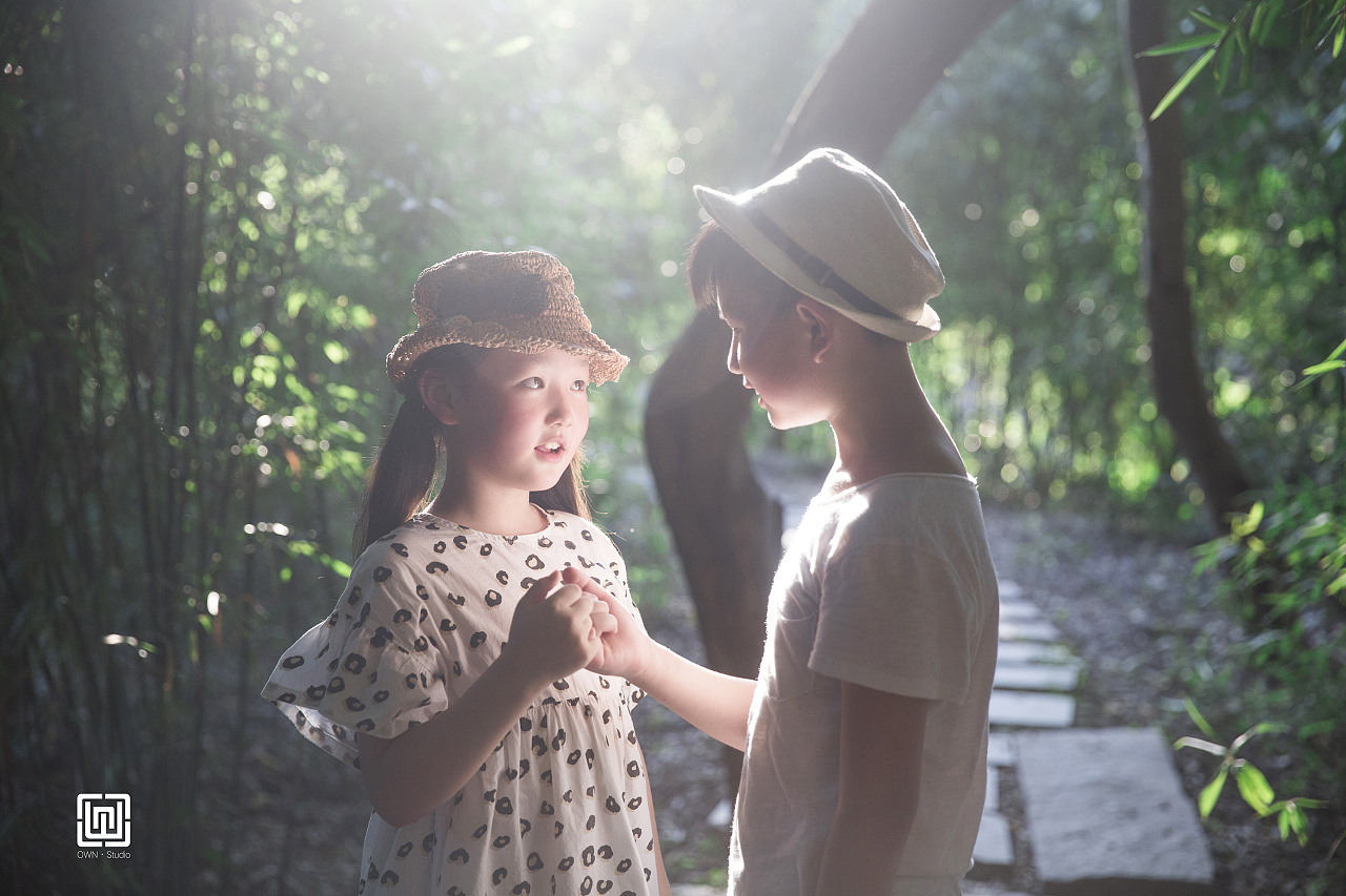 炎炎夏日,来点冰爽的西瓜,两小无猜的你们许下一起长大的约定