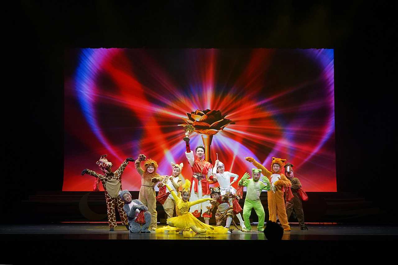 儿童剧宝莲灯舞美设计