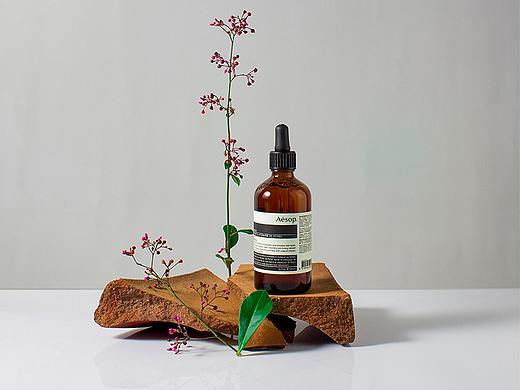 伊索香芹籽面部精华X凨影食摄