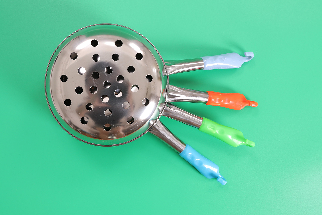 C02-烹饪用具\V39塑料柄漏鱼勺