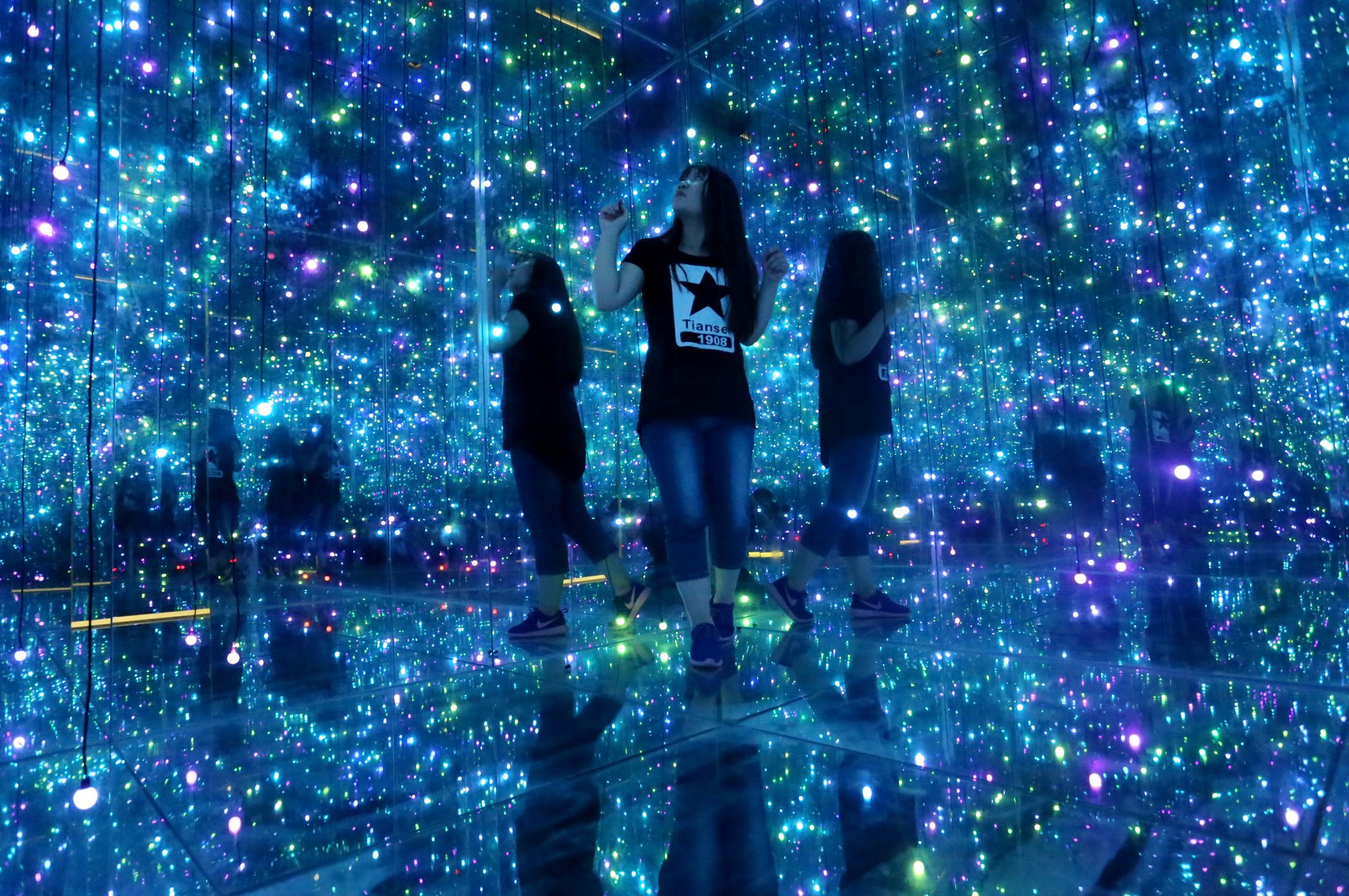 灯光艺术装置让我们眼前一亮越来越多的灯光秀走进生活