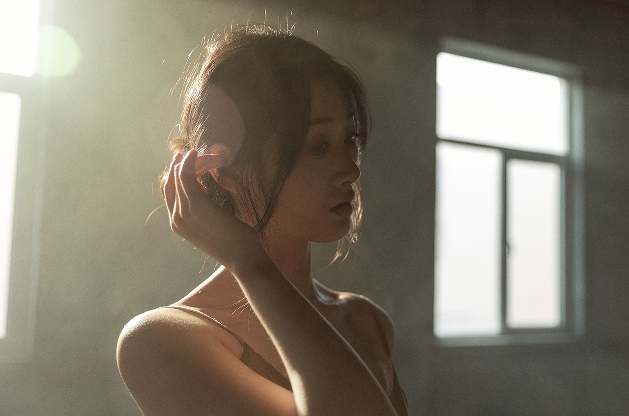 藏在暗处的光（图ZMzE1MjMyMjYw） - 人像摄影 - 站酷设计师茶底zzz原创素材 - 站酷ZCOOL