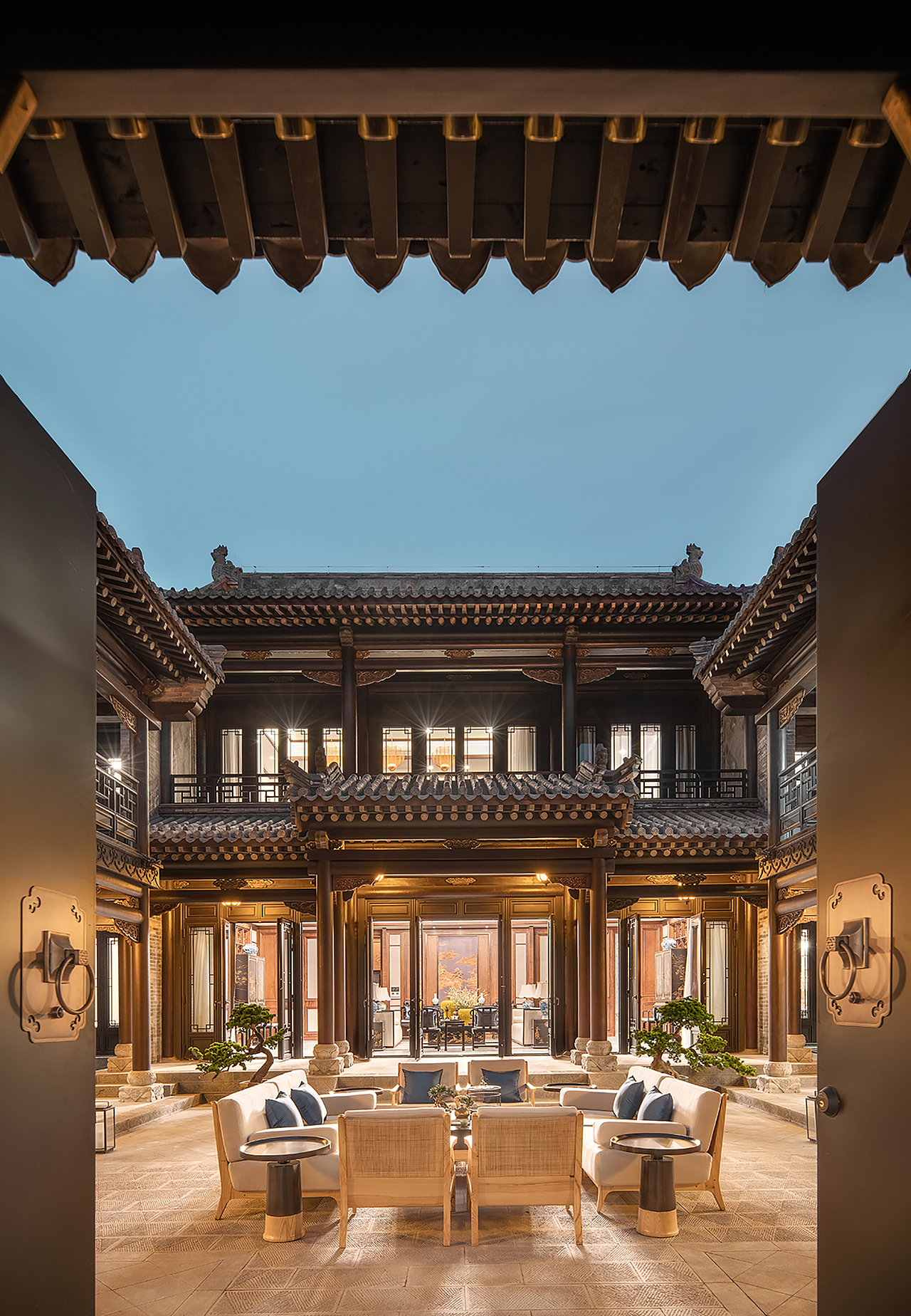 将时尚简约的现代元素融入古朴典雅的国风院落,即得中式美学的韵味