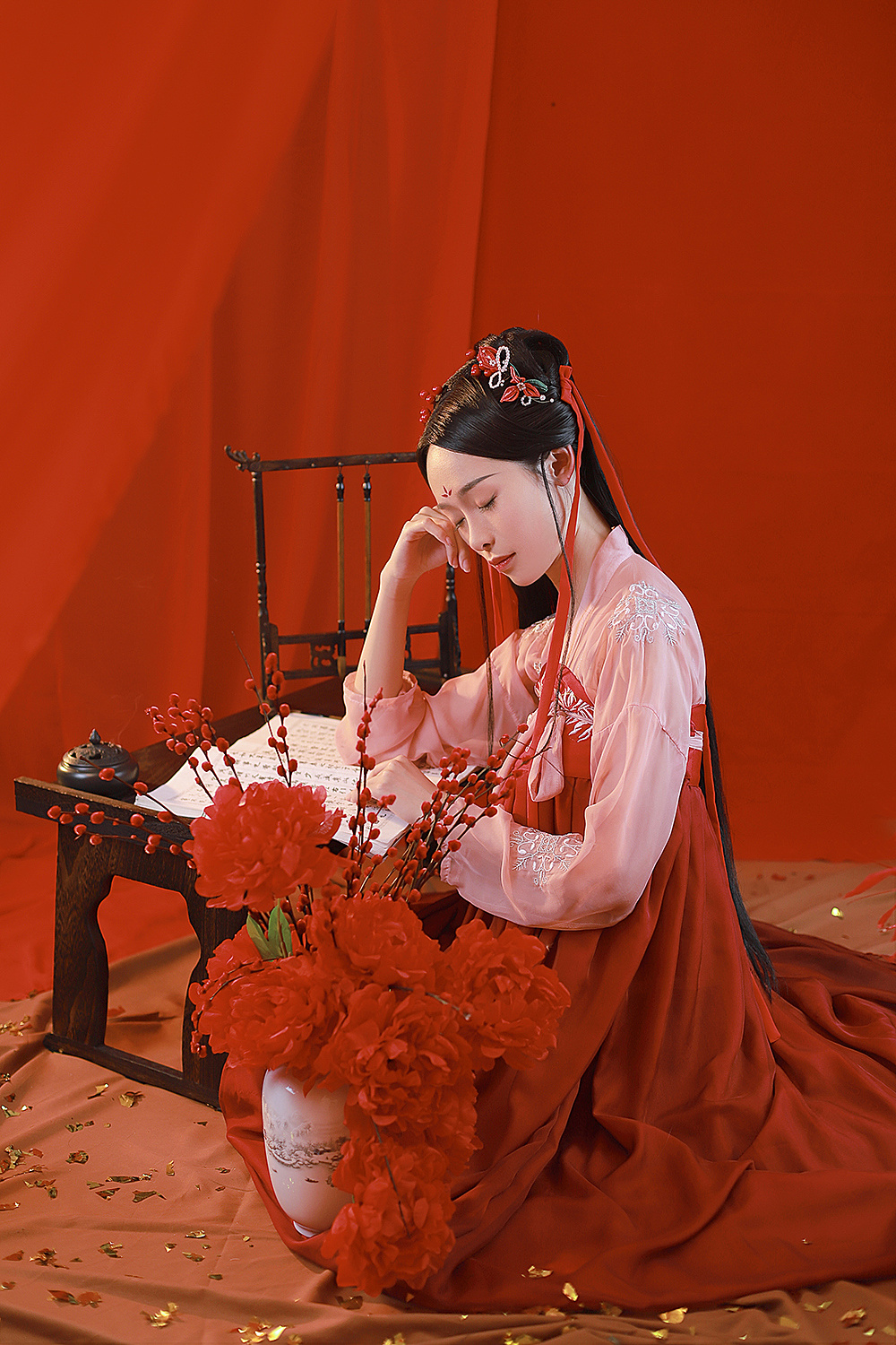 客片| 红色唐风汉服写真