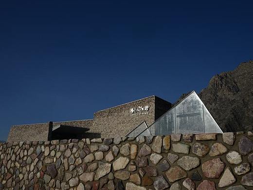 韩美林艺术馆(银川馆)的环境导视系统设计