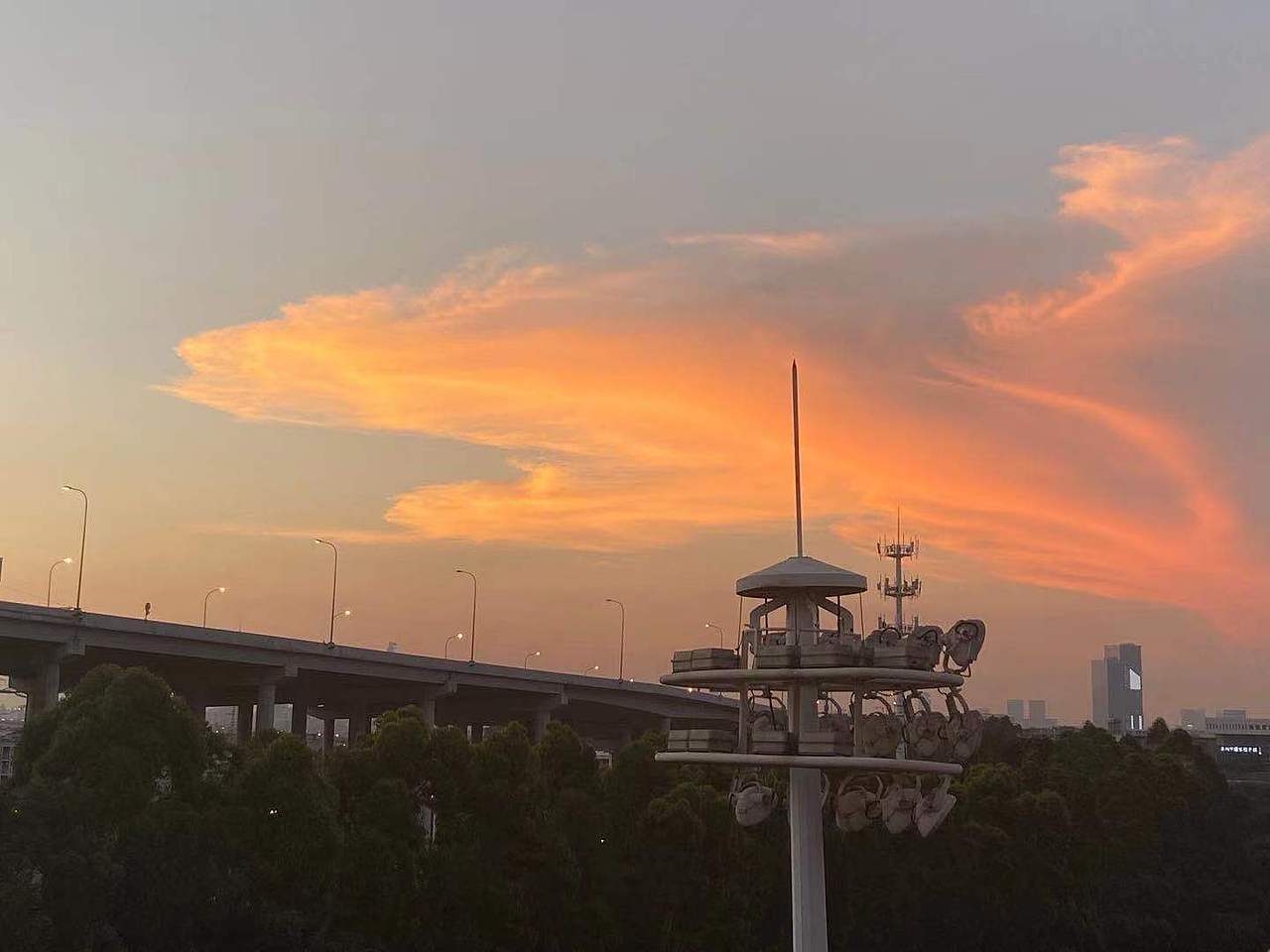 有蓝天白云也有乌云密布（图ZMjY1ODQ4OTgw） - 风光摄影 - 站酷设计师小让让原创素材 - 站酷ZCOOL