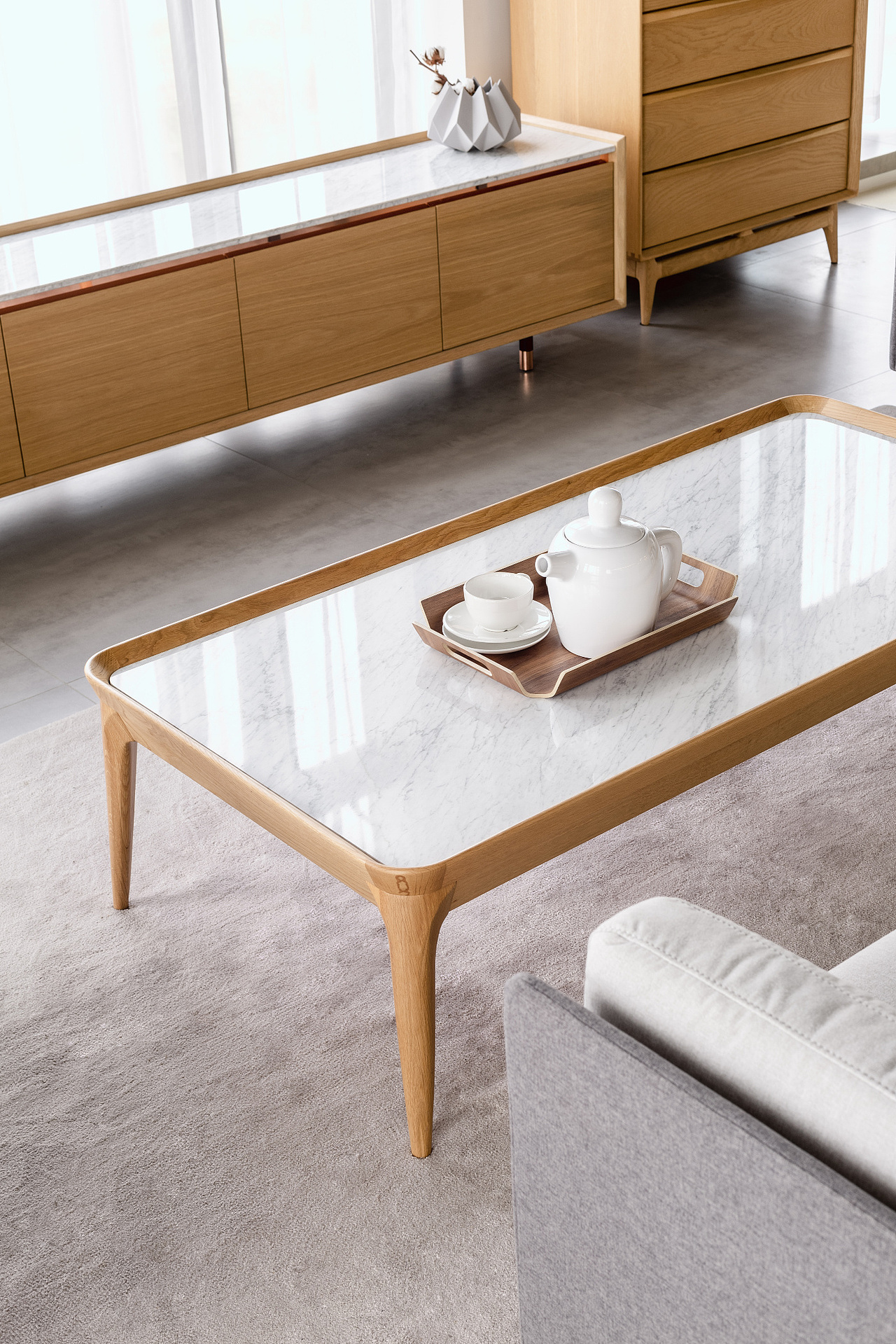 时尚简约空间
在简洁线条与百搭造型中融入高级灰色调,以经典简约的设计迎合年轻人的审美需求。