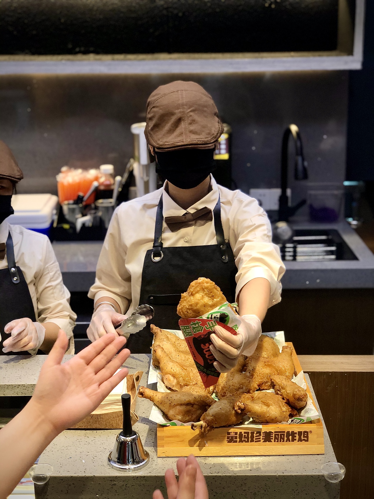 舅妈珍美丽炸鸡-南宁星湖店-全店面貌图分享-威航餐饮（图ZMjI4NDc5NTQw） - 品牌 - 站酷设计师酷玄的设计师原创素材 - 站酷ZCOOL