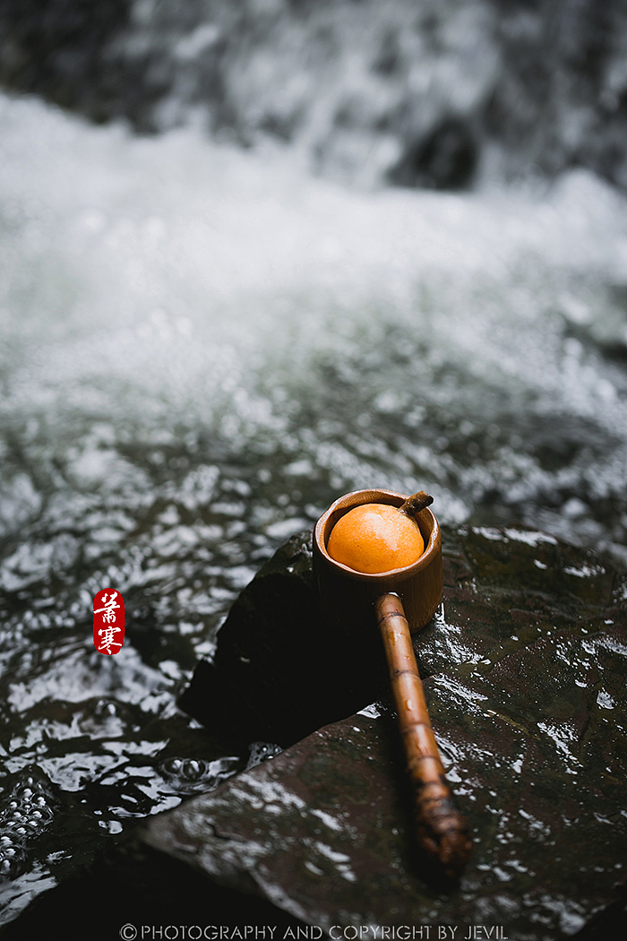 国风静物拍摄｜枇杷花老洞云深 流水冷冷（图ZMjU2NDYwOTA4） - 美食摄影 - 站酷设计师萧寒Jevil原创素材 - 站酷ZCOOL