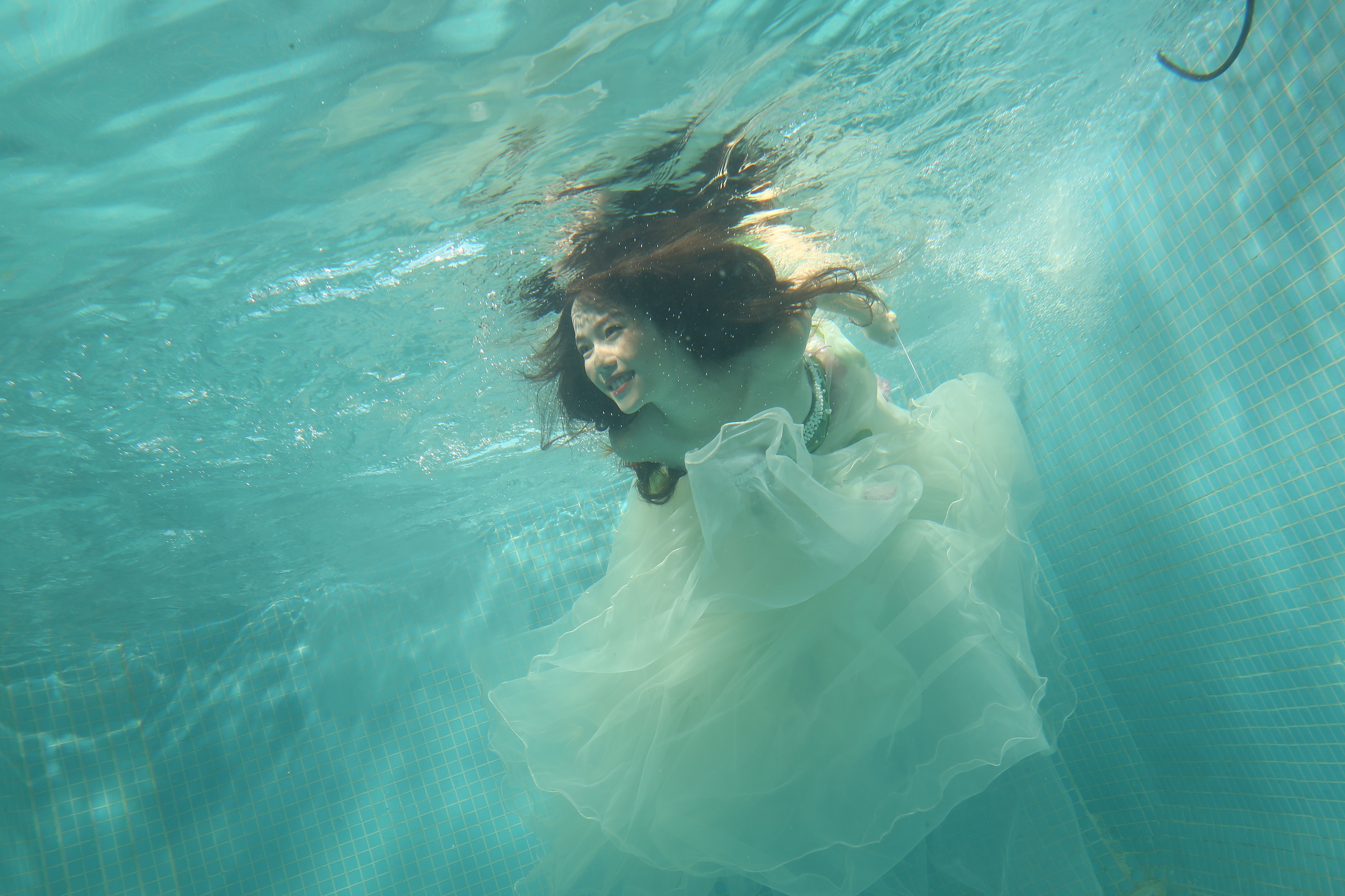 水下婚纱美女唯美摄影5K壁纸-千叶网