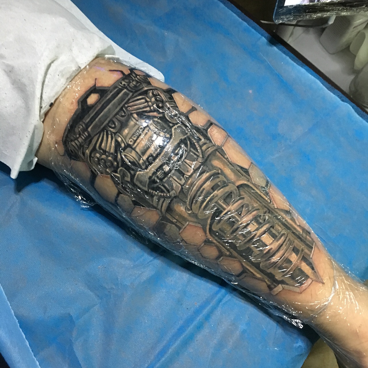 借鉴了国外大神的作品 加入减震弹簧 用时近二十小时 分四次完成 推荐