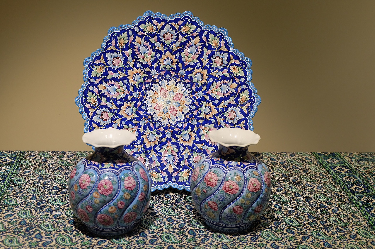 米娜;波斯铜胎画珐琅