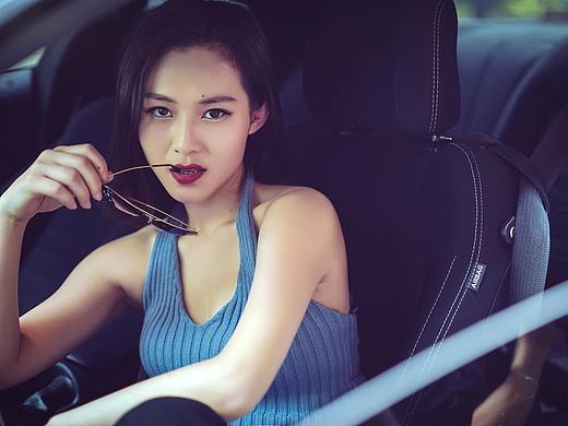 美女与野马