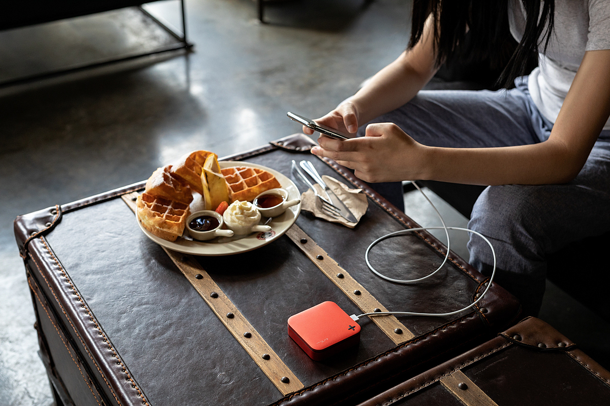 品牌案例丨亿觅小钢炮10000mAh移动电源（图ZMTI5NzU1NzAw） - 产品摄影 - 站酷设计师白底图原创素材 - 站酷ZCOOL