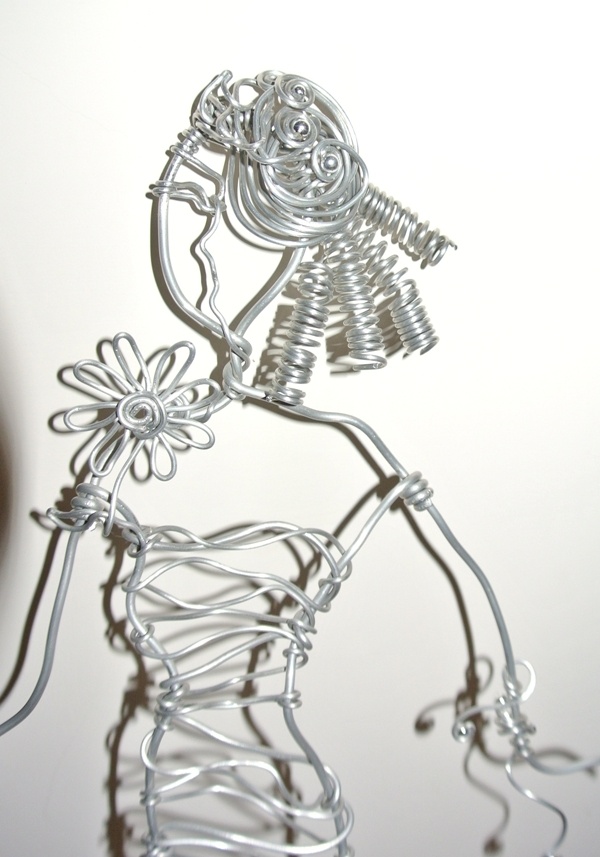 铝线创作 - 手工铝线涂鸦式的2d娃娃和座立式3d娃娃