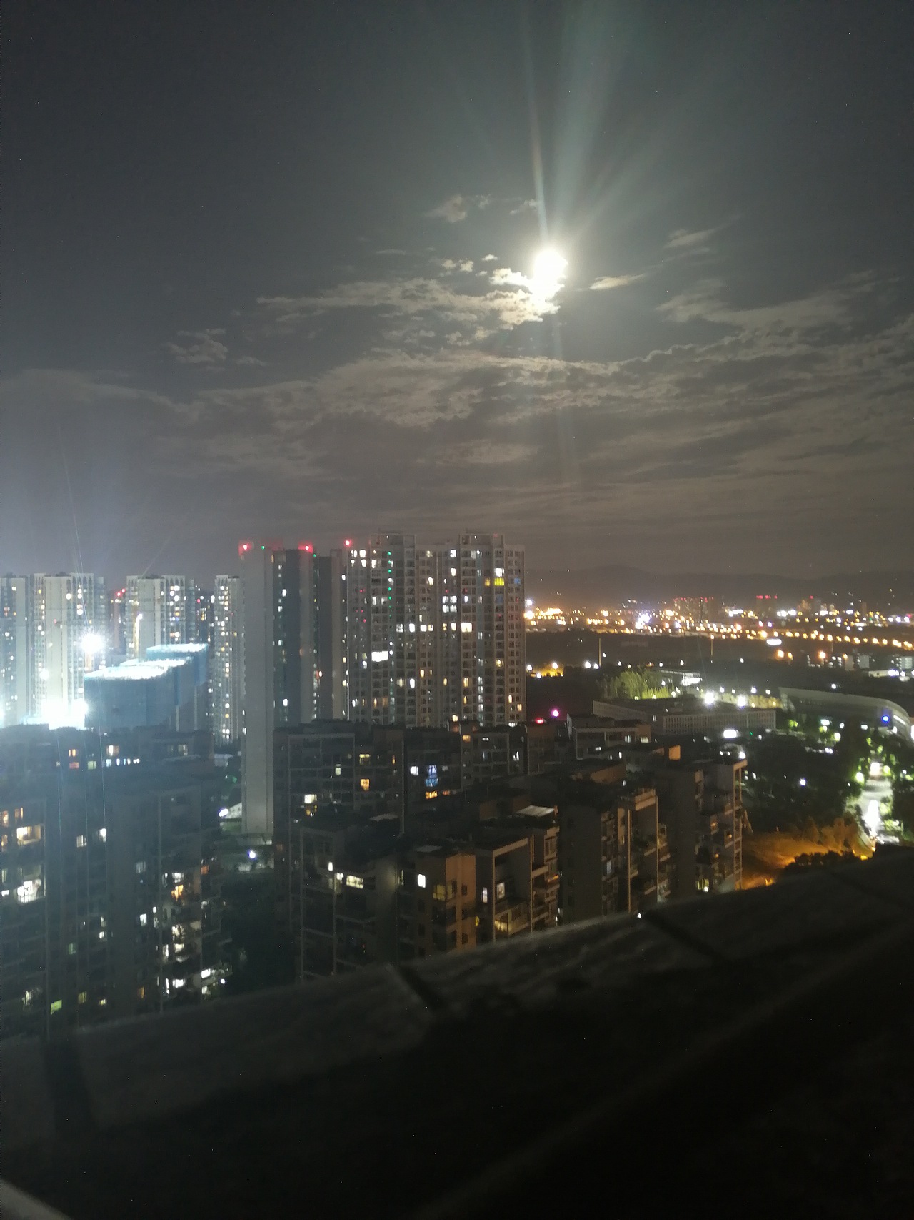 8月14手机拍摄城市夜景