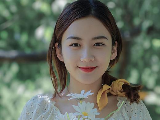 《绿荫下的心动》