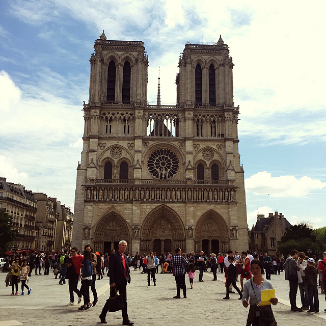 圣母院外观很朴素