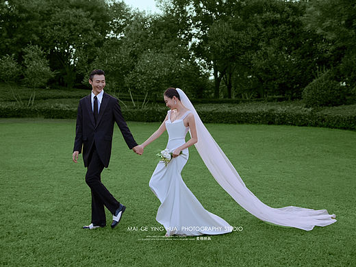 超治愈的草坪婚纱照😄喜爱感拉满