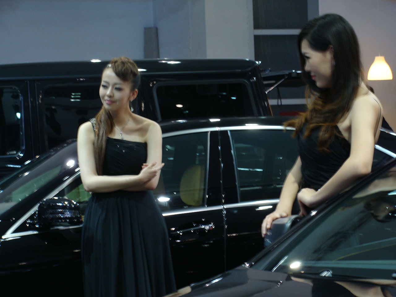 【2012北京国际汽车展】烈焰红唇、婀娜身姿、妖娆魅影（图ZNTYyODUyNA==） - 人像摄影 - 站酷设计师Hi丶滚原创素材 - 站酷ZCOOL