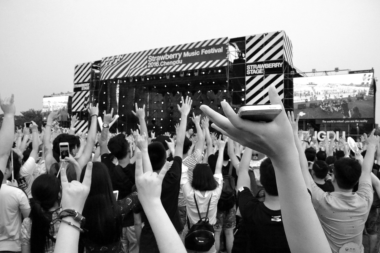 草莓音乐节（图ZNTQ0ODQ3MDQ=） - 人文/纪实摄影 - 站酷设计师符鵬原创素材 - 站酷ZCOOL