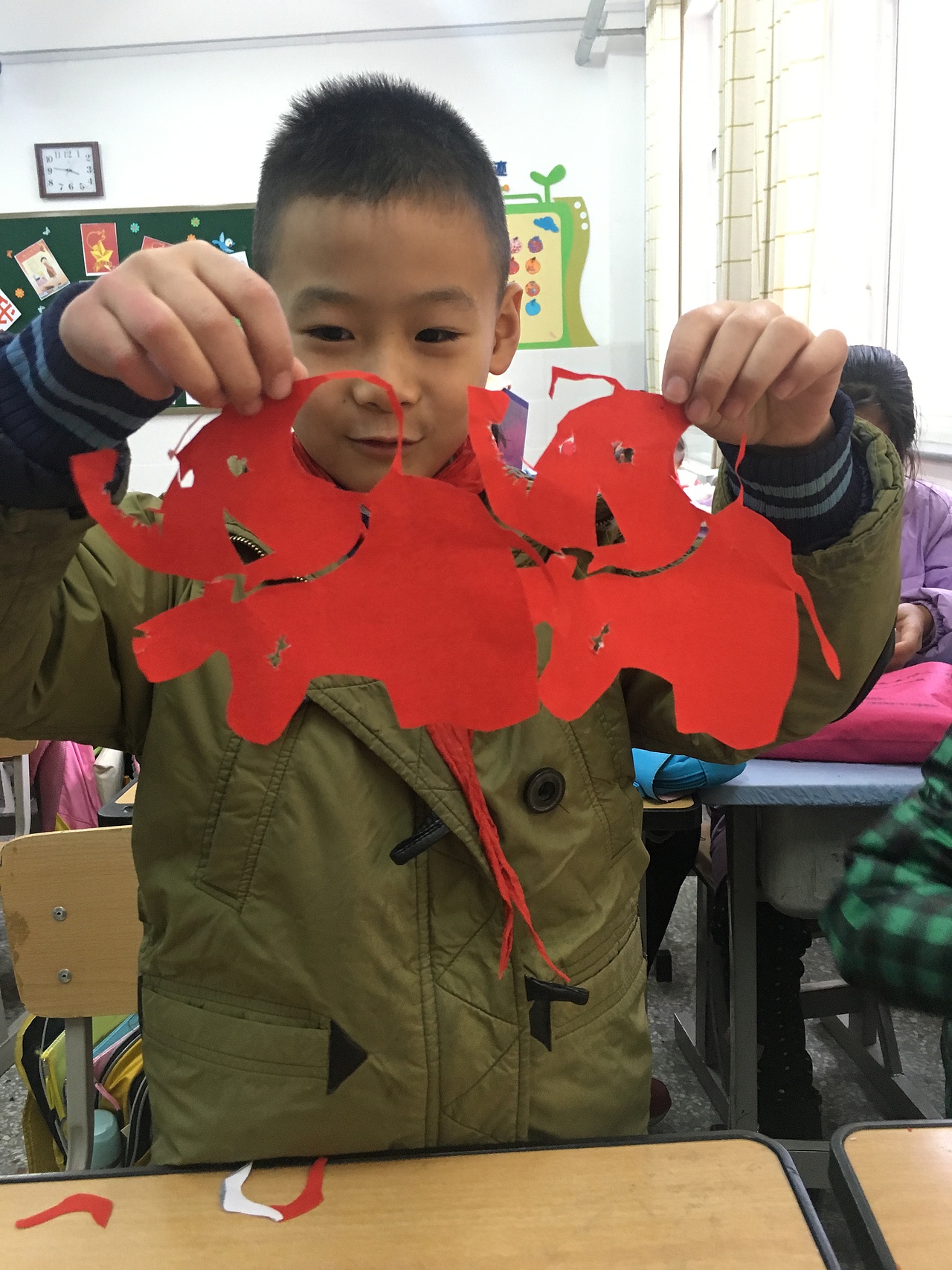 鲁峰小学剪纸社团 (第十四课)