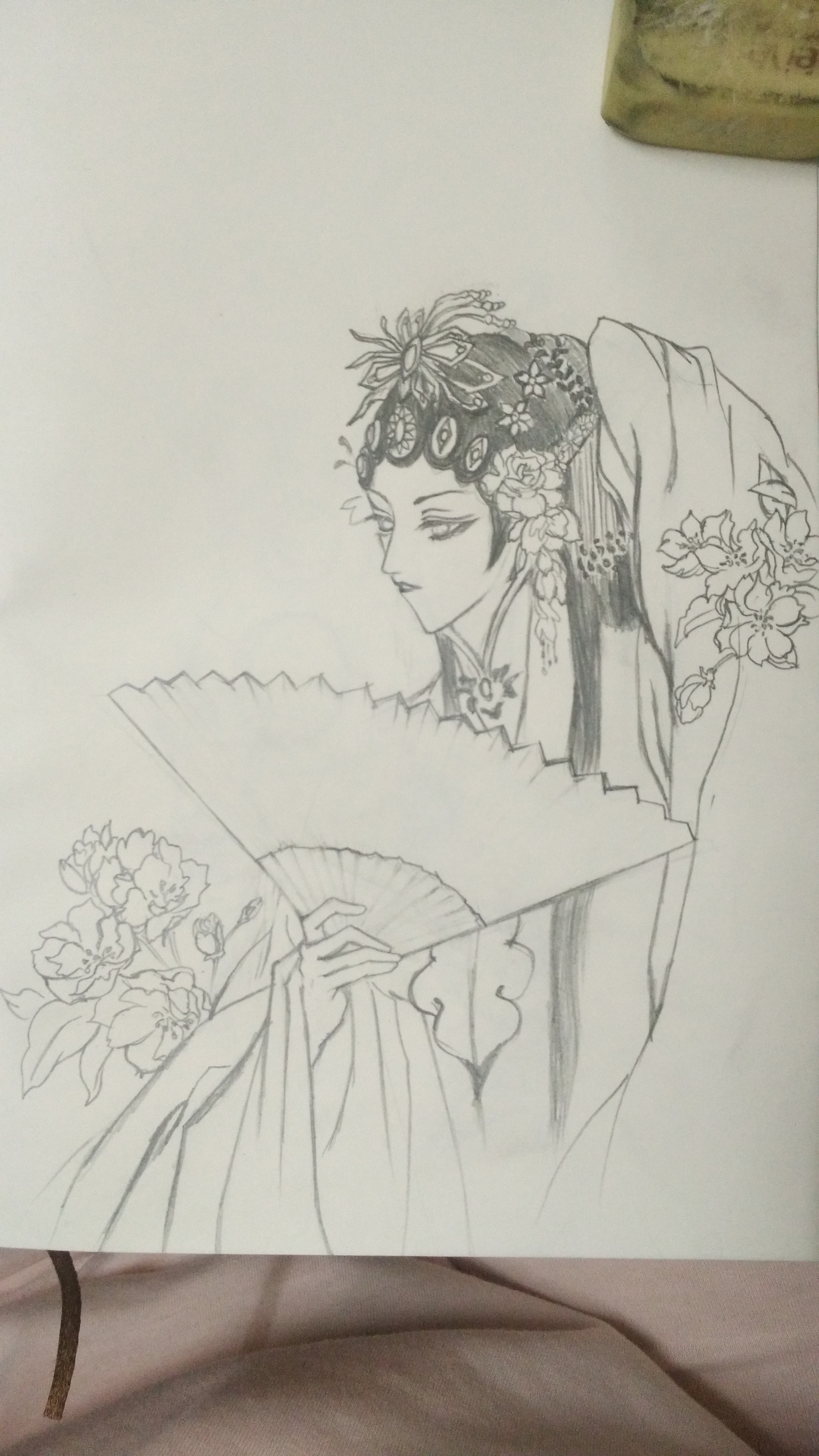 唱歌女孩 跪坐女孩